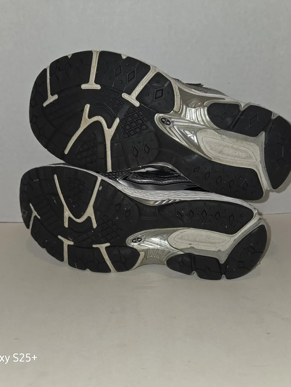 New Balance 1906R Sneakers/Black & Gray/Pre-School Boy Size 4W